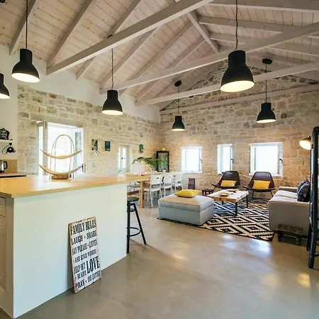 Paxos Stonehouse * Gaios